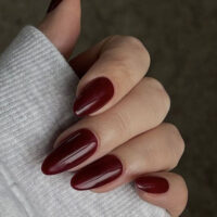 Tay da ngăm làm nail màu gì? Top 15+ màu nail đẹp tôn da ngăm