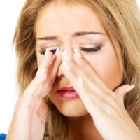Tại sao cắt mí mắt sau 1 tháng vẫn sưng? Cách khắc phục