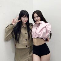 Bức ảnh Lisa và chị gái của Jisoo (BlackPink) gây sốt